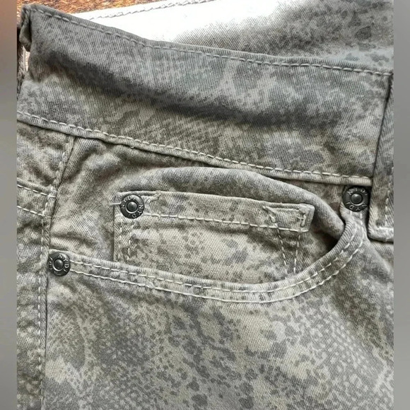 NYDJ | ladies Python print skinny pants/jeans. Size: 8 - Picture 6 of 16
